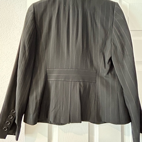 3 piece Ann Taylor pin stripe suit - Picture 5 of 5